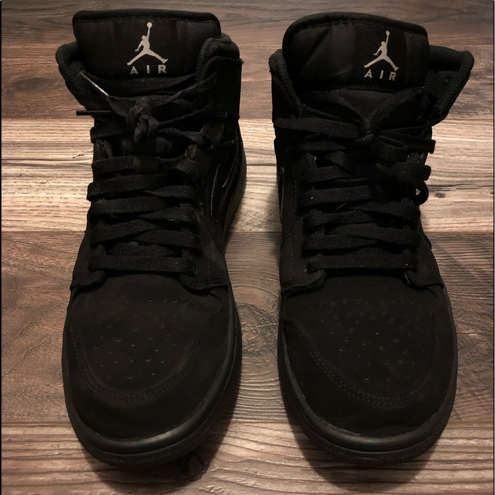 Air Jordan 1 Mid “Black Suede”
